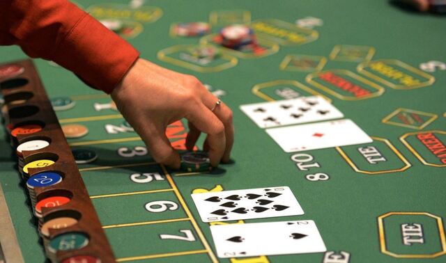 Game bài Baccarat sẽ tiến hành việc tính điểm giữa 2 cửa nhà cái và người chơi Game bài Baccarat sẽ tiến hành việc tính điểm giữa 2 cửa nhà cái và người chơi