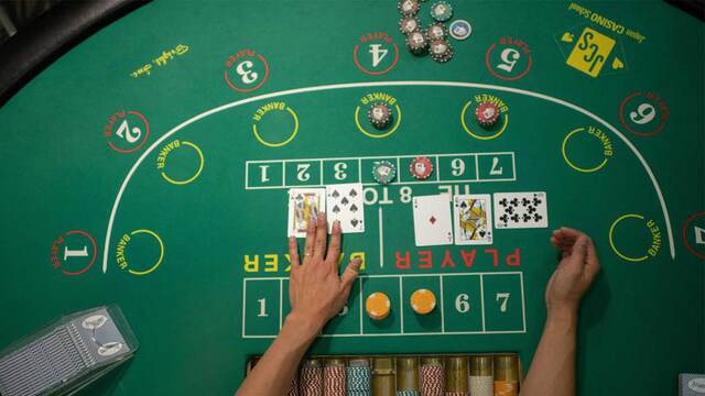 Đếm bài Baccarat - Bí quyết giúp bạn hạ gục lợi thế nhà cái cực dễ dàng Đếm bài Baccarat - Bí quyết giúp bạn hạ gục lợi thế nhà cái cực dễ dàng