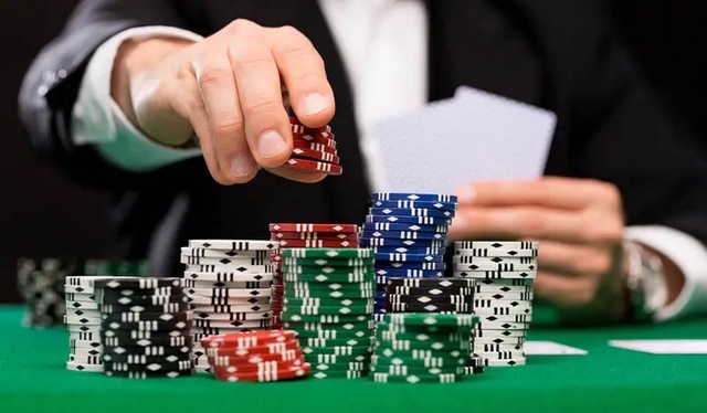 Hãy quyết đoán cược lớn khi sở hữu những tay bài Poker mạnh