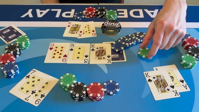 Học cách kiểm soát cảm xúc tại các bàn Poker
