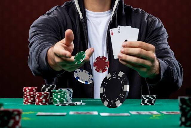 Cách chơi Poker - Vòng cược và thứ hạng tay bài mạnh nhất