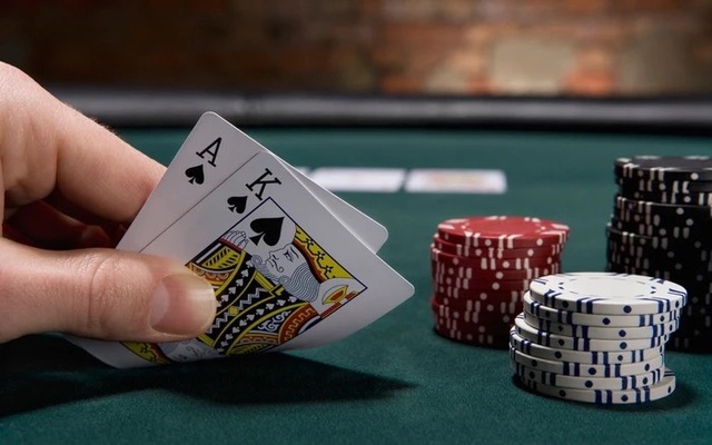 Cách chơi Poker qua 5 vòng đấu gay cấn