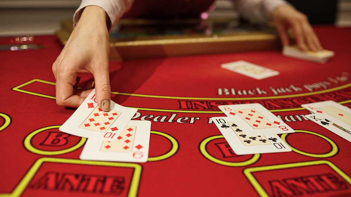 Người chơi lựa chọn Hit, Stand hoặc Double Down Người chơi lựa chọn Hit, Stand hoặc Double Down