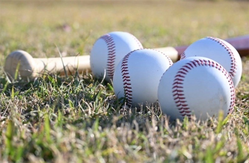 Người chơi phân tích Starting Pitcher và đội hình trước trận đấu